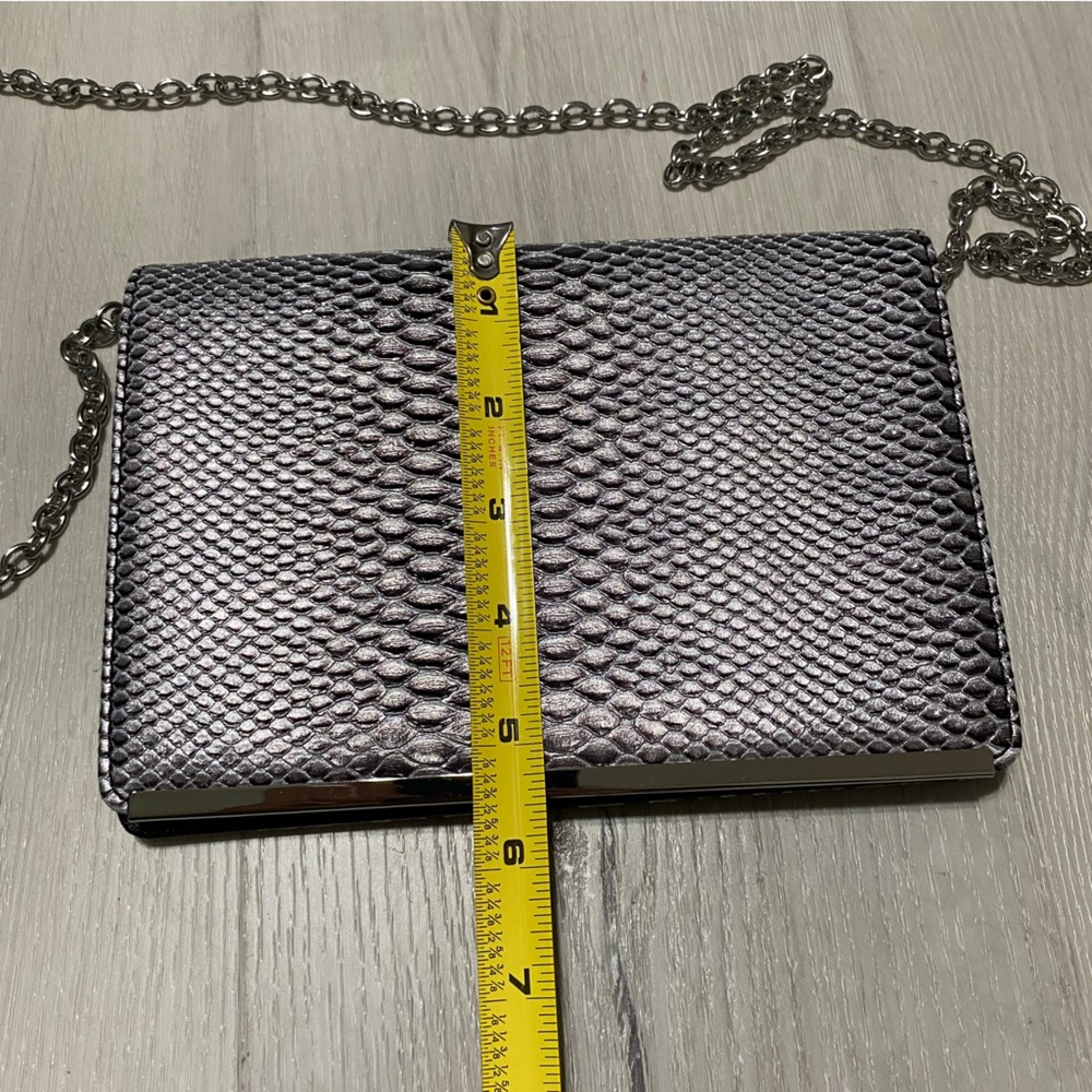 Nine West Snake Skin Clutch with Crossbody Chain Strap‎ - Picture 5 of 12